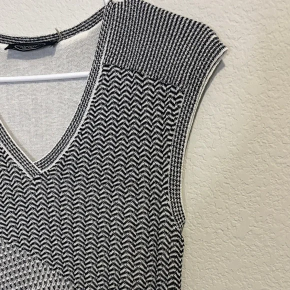 Magaschoni Black and white geometric Patterned knit Midi Dress small - Picture 6 of 9